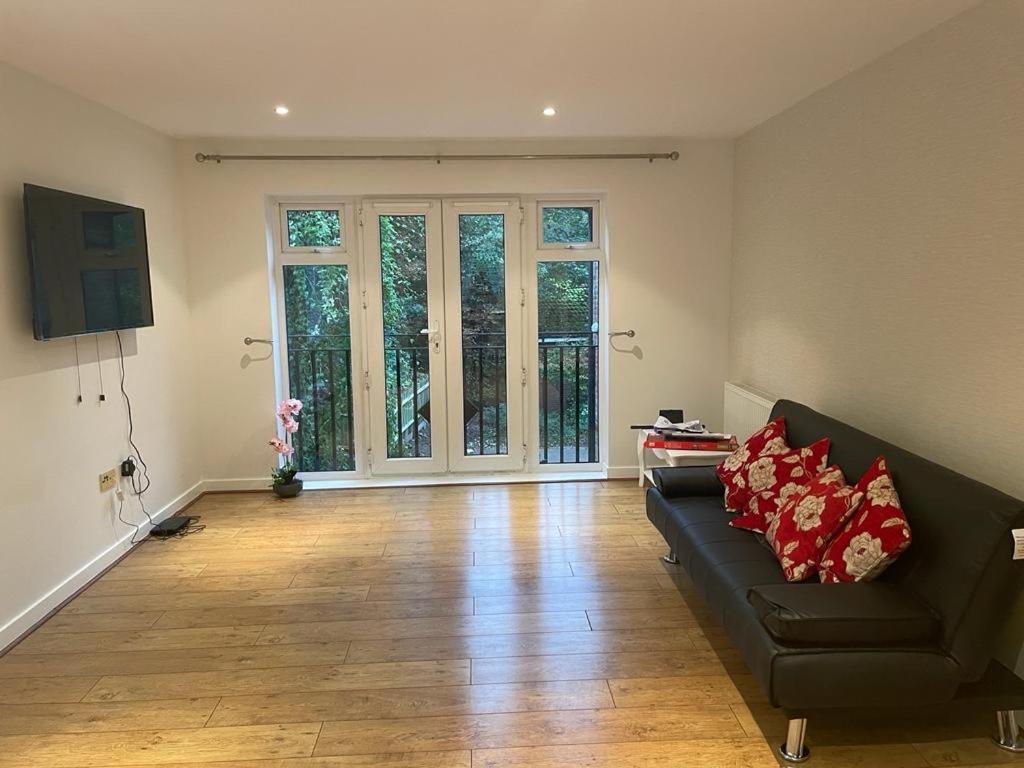 Luxurious & Cosy Apartment In Surrey Weybridge Zewnętrze zdjęcie